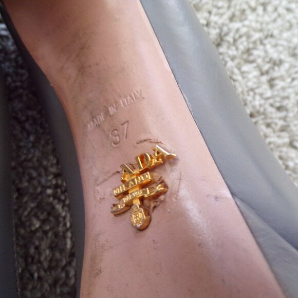 Prada gray neutral pumps 37 - Picture 9 of 10